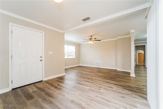 700 Suncrest Dr in Nokomis, FL - Building Photo - Building Photo