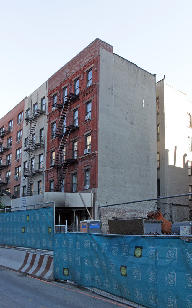 245 E 83rd St in New York, NY - Building Photo - Building Photo