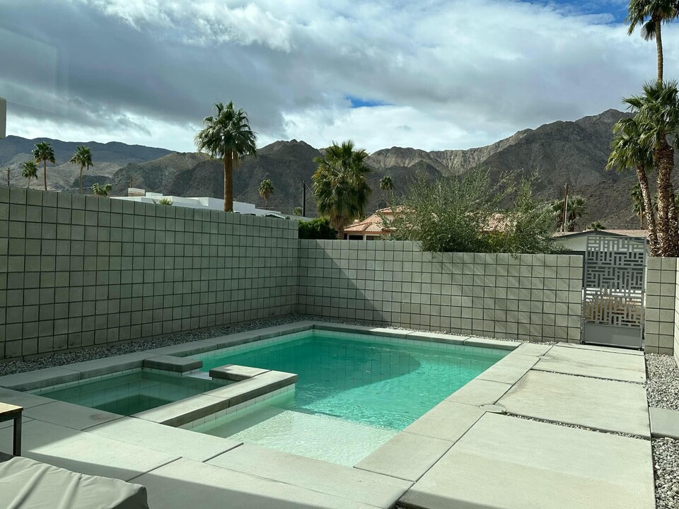 54620 Avenida Juarez in La Quinta, CA - Building Photo