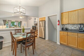 506 Wilson Ave in Glen Ellyn, IL - Building Photo - Building Photo