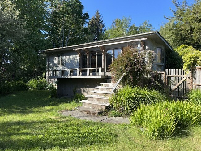 617 2nd Ave in Trinidad, CA - Building Photo - Building Photo