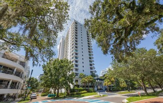 530 E Central, Unit Roommat 530 E Central 404 in Orlando, FL - Building Photo