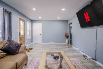 176 Grand Ave in Fox Lake, IL - Building Photo - Building Photo