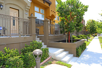 Lunare Townhomes in Fremont, CA - Building Photo - Building Photo