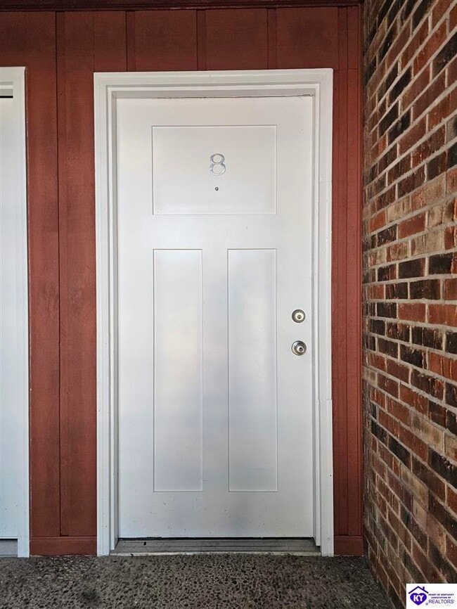 property at 608 N Woodland Dr