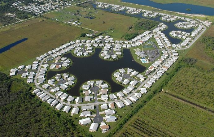 Ventura Lakes in Punta Gorda, FL - Building Photo