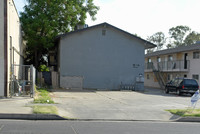 219 W 12th St in Merced, CA - Foto de edificio - Building Photo