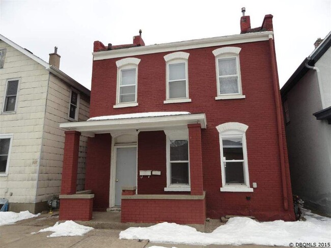 1356 Elm St in Dubuque, IA - Foto de edificio - Building Photo