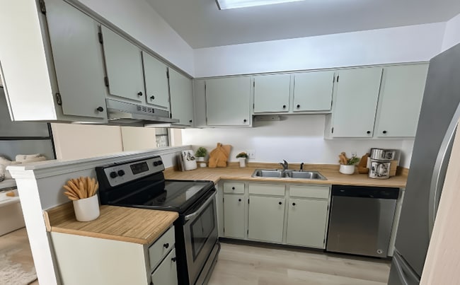 1845 Kendall St, Unit 204 in Lakewood, CO - Building Photo - Building Photo