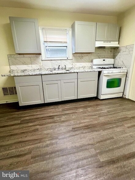 75 E Browning Rd in Bellmawr, NJ - Building Photo - Building Photo