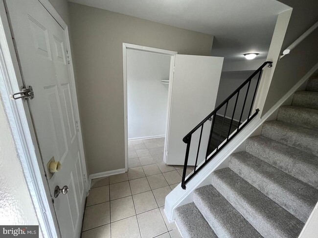6810 Perry Penney Dr in Annandale, VA - Building Photo - Building Photo
