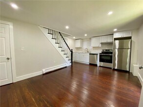 14 S Baptist St in Newport, RI - Building Photo - Building Photo
