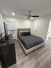 34 Smith St in Glen Cove, NY - Building Photo - Building Photo