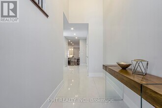 955 Eighth St in Mississauga, ON - Building Photo - Building Photo