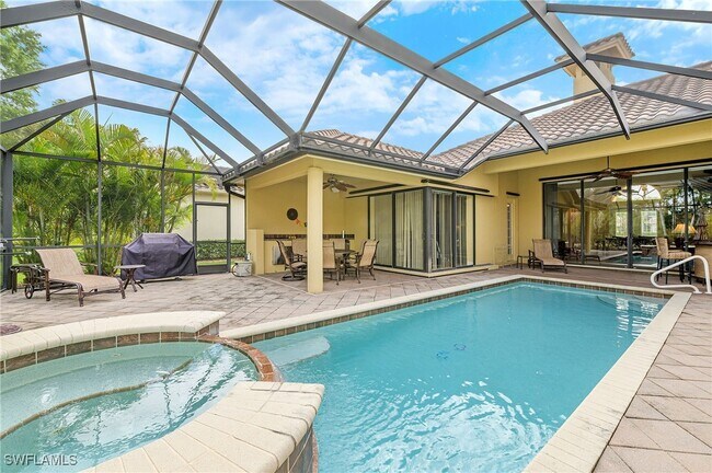 975 Tivoli Ct in Naples, FL - Building Photo - Building Photo