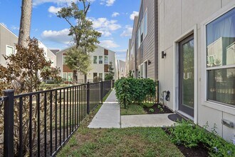 594 Janisch Rd in Houston, TX - Building Photo - Building Photo