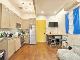 Myrtle Avenue in Queens, NY - Building Photo