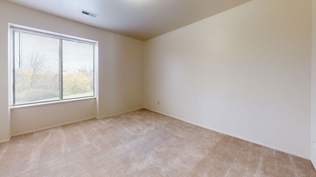 Trappers Cove Apartments in Lansing, MI