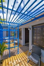3225 SW 58th Ave in Miami, FL - Building Photo - Building Photo