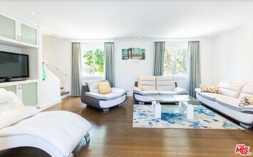 130 San Vicente Blvd in Santa Monica, CA - Building Photo - Building Photo