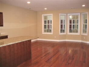 330 Maple Ave in Westbury, NY - Building Photo - Building Photo