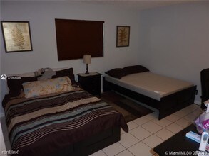 900 NE 26th St in Wilton Manors, FL - Building Photo - Building Photo