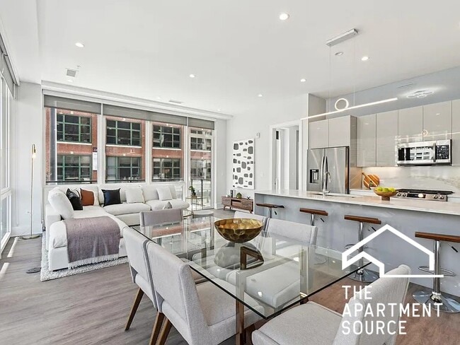property at 812 W Adams St