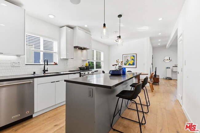 property at 2603 Abbot Kinney Blvd