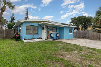 265 S Orlando Ave in Cocoa Beach, FL - Building Photo - Building Photo