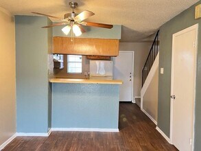 2250 Aspen Dr in Dallas, TX - Building Photo - Building Photo