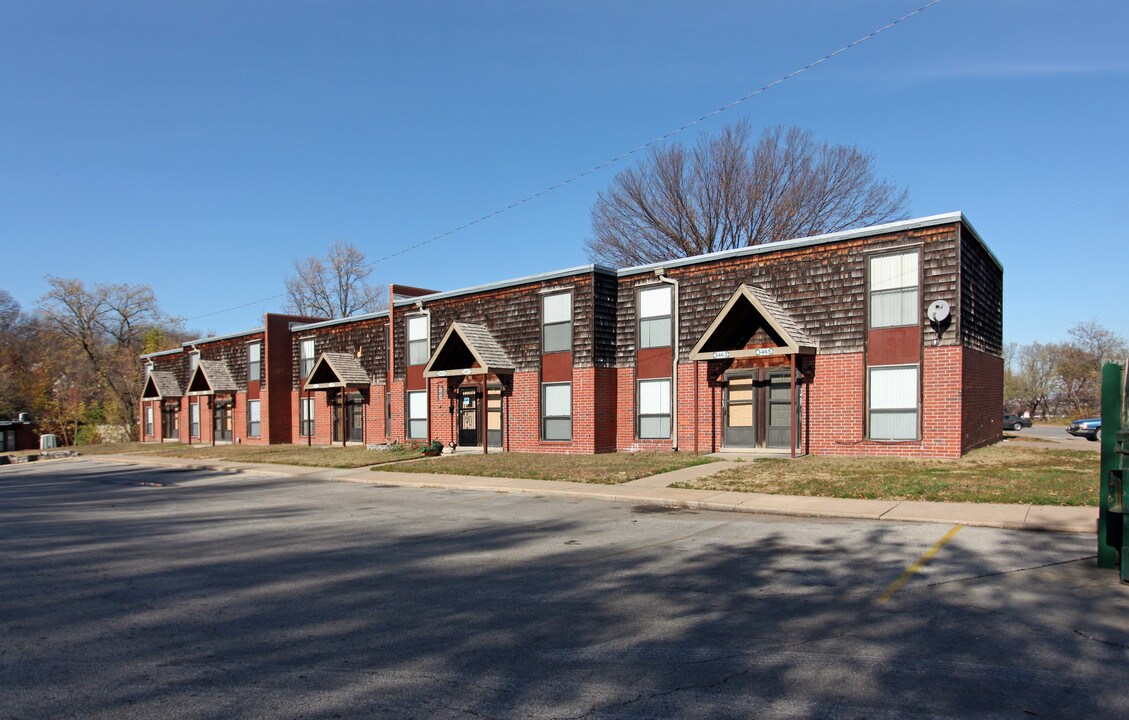 Woodbridge Apartments in Kansas City, MO - Building Photo