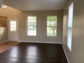 605 Country Brook Ln in Harvard, IL - Foto de edificio - Building Photo
