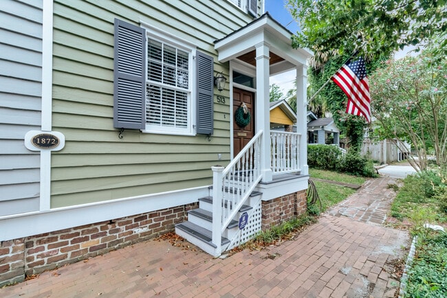 property at 513 E Harris St