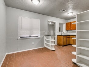 409 E Hill Dr in Guthrie, OK - Building Photo - Building Photo