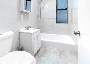 Adam Clayton Powell Junior Boulevard, Unit 2B in New York, NY - Foto de edificio - Building Photo