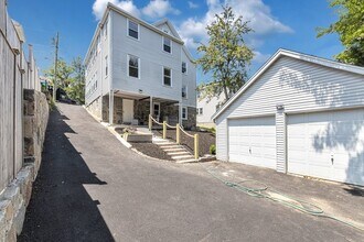 9 Beryl St, Unit 1 in Boston, MA - Foto de edificio - Building Photo