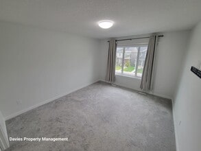 7122 Chivers Cl SW in Edmonton, AB - Building Photo - Building Photo