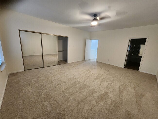 3130 Holly Hall St in Houston, TX - Building Photo - Building Photo