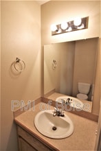 1031 E Iowa Ave in Nampa, ID - Building Photo - Building Photo