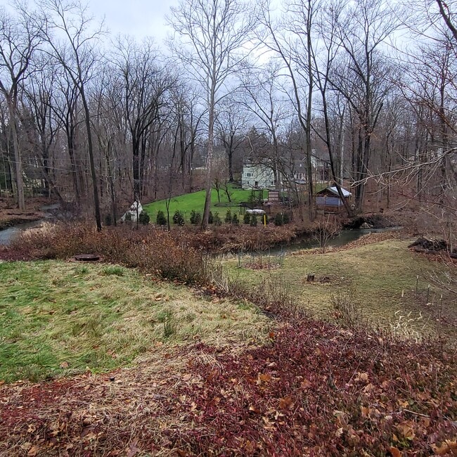 17 Woodland Dr, Unit Upstair Rental in Carmel, IN - Building Photo - Building Photo