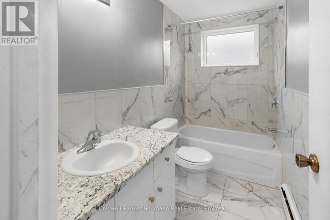 8 Delaware Ave in Guelph, ON - Building Photo - Building Photo