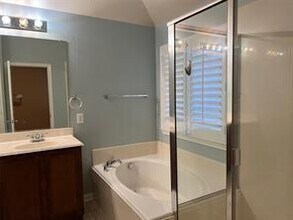 2912 Hollow Valley Dr in Fort Worth, TX - Building Photo - Building Photo