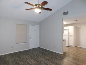 501-503 Willowbend Cove in Round Rock, TX - Foto de edificio - Building Photo