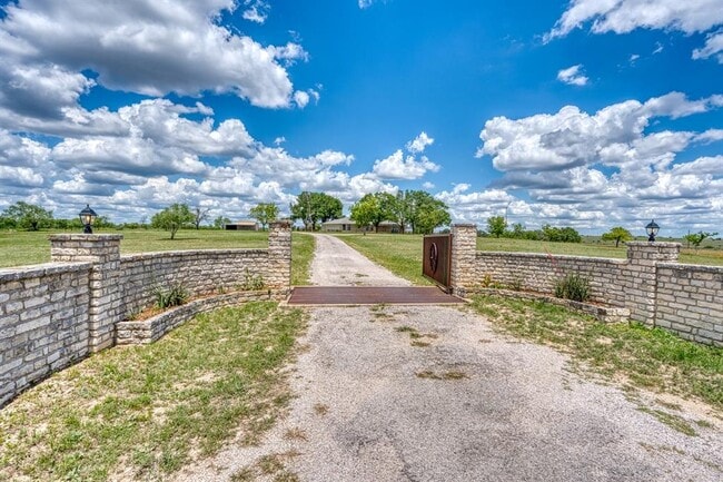 614 Co Rd 207 in Burnet, TX - Building Photo - Building Photo
