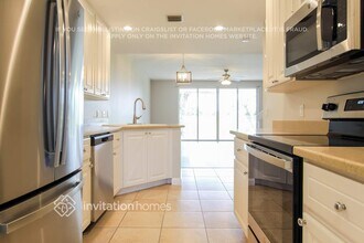 1419 Burgos Dr in Sarasota, FL - Foto de edificio - Building Photo