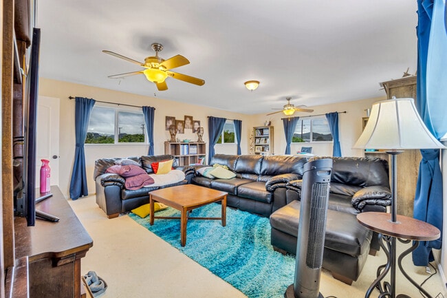 142 Maluniu Ave in Kailua, HI - Building Photo - Building Photo