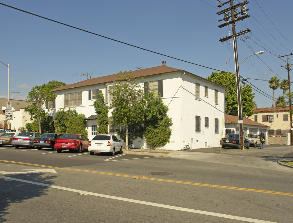 1114 N Gardner St in Los Angeles, CA - Building Photo