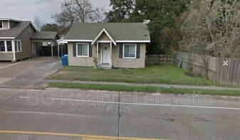 1106 W Congress St in Lafayette, LA - Building Photo