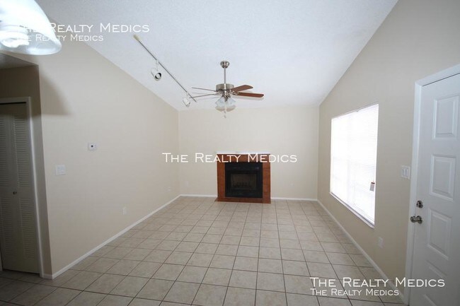 4842 S Semoran Blvd in Orlando, FL - Building Photo - Building Photo