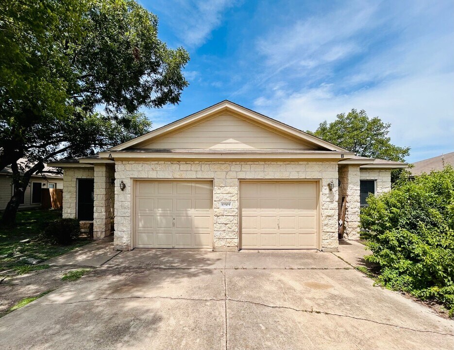12303 Abney Dr-Unit -A in Austin, TX - Building Photo